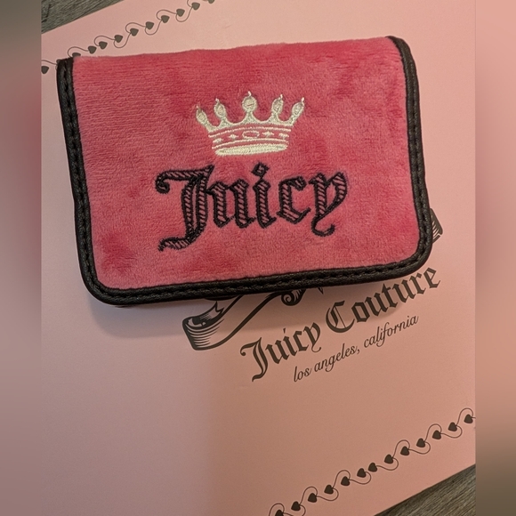 Juicy Couture Handbags - Juicy Couture Y2K Velour Card Holder 💓👑💓👑